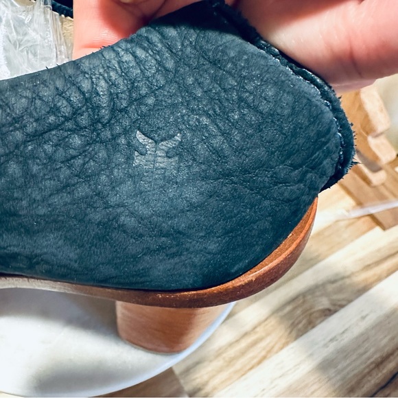 Frye - Sofia Tie On, navy super soft leather, size 8.5M, leather wrapped heel - Picture 11 of 12